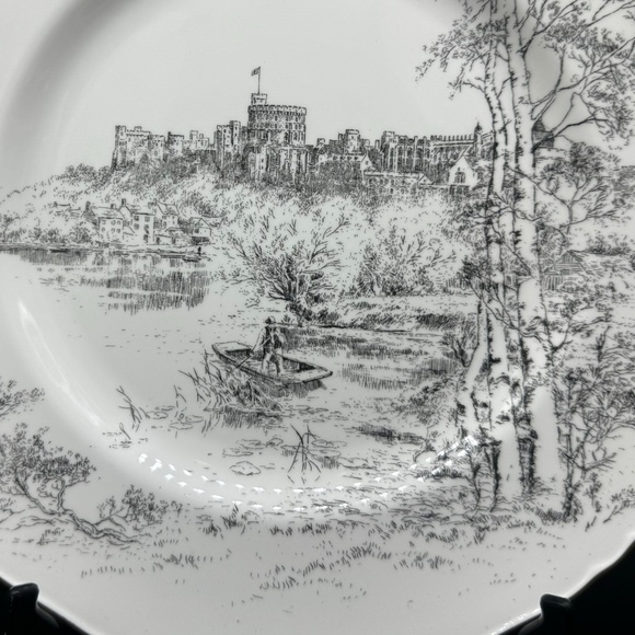 Royal Worcester Large Windsor Castle Sketch Decorative Plate Bone China England - Picture 2 of 5